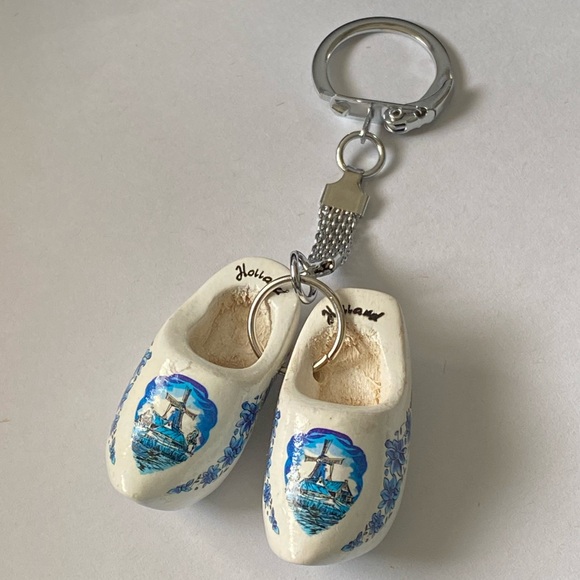 Vintage Holland White and Blue Wooden Clogs Keychain - Picture 6 of 6